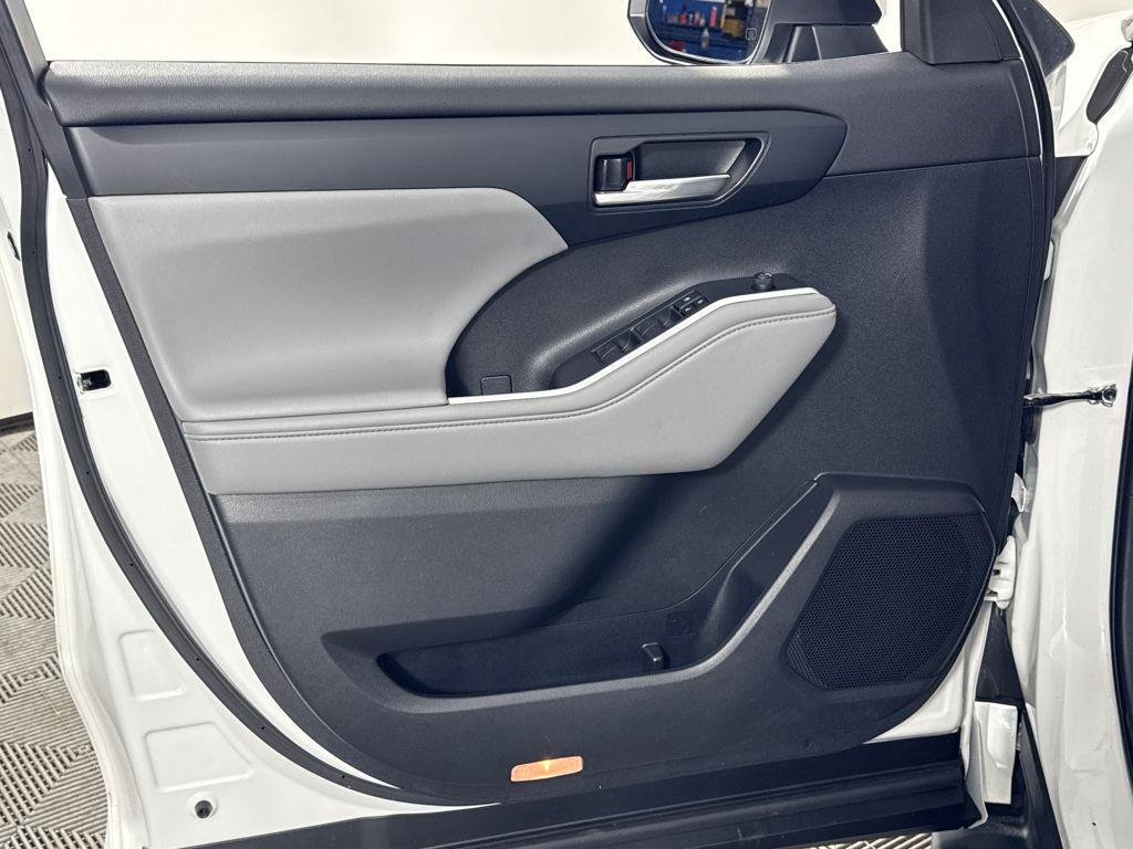 used 2023 Toyota Highlander car, priced at $37,850