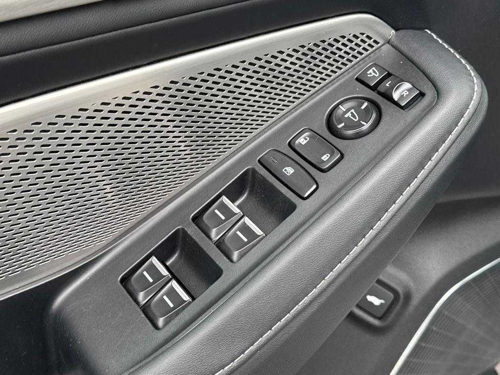 used 2023 Acura MDX car, priced at $38,995