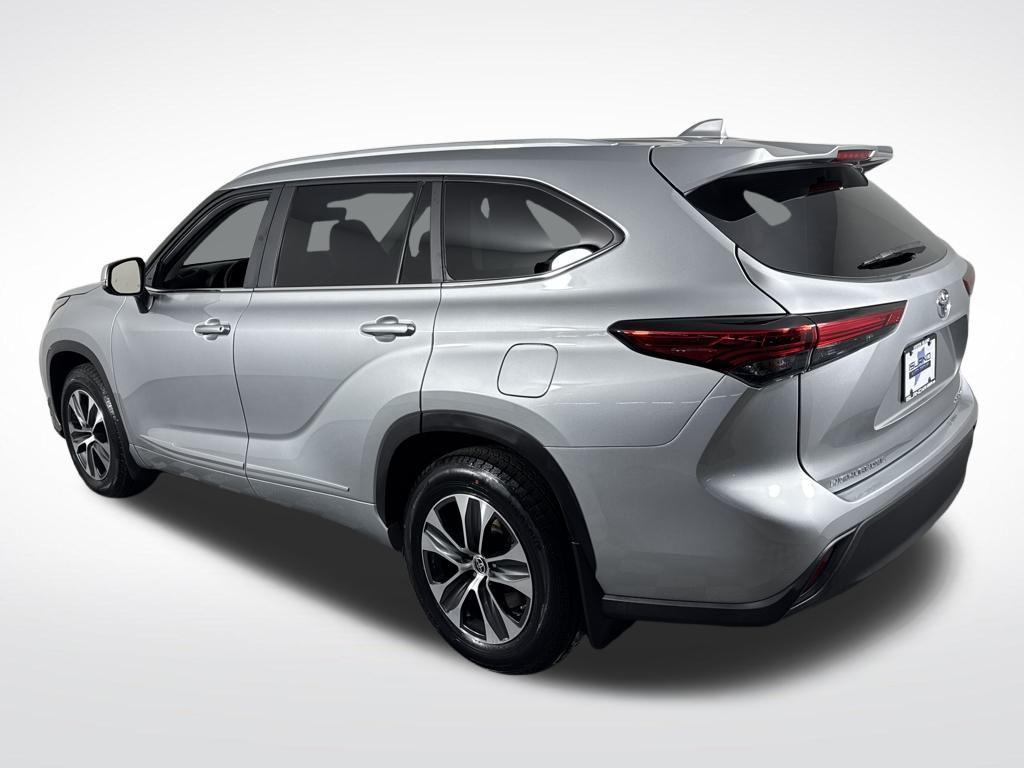 used 2023 Toyota Highlander car, priced at $36,450