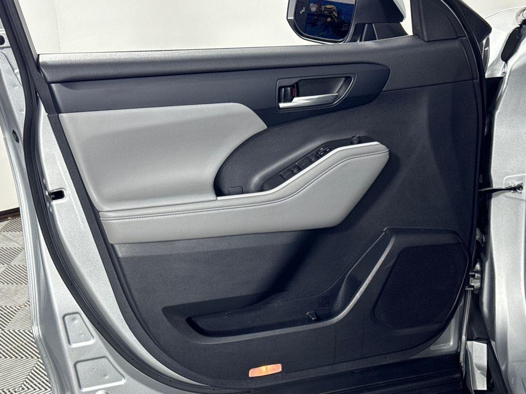 used 2023 Toyota Highlander car, priced at $36,450