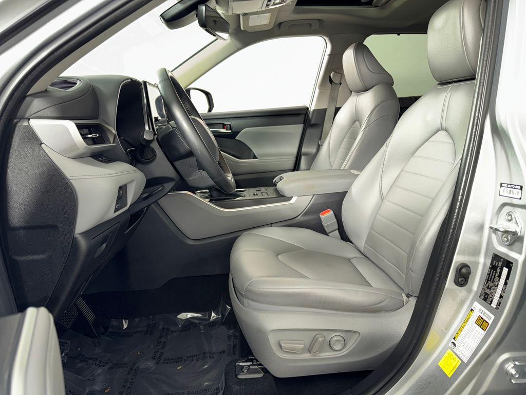 used 2023 Toyota Highlander car, priced at $36,450