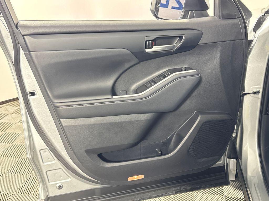 used 2024 Toyota Highlander car, priced at $42,850