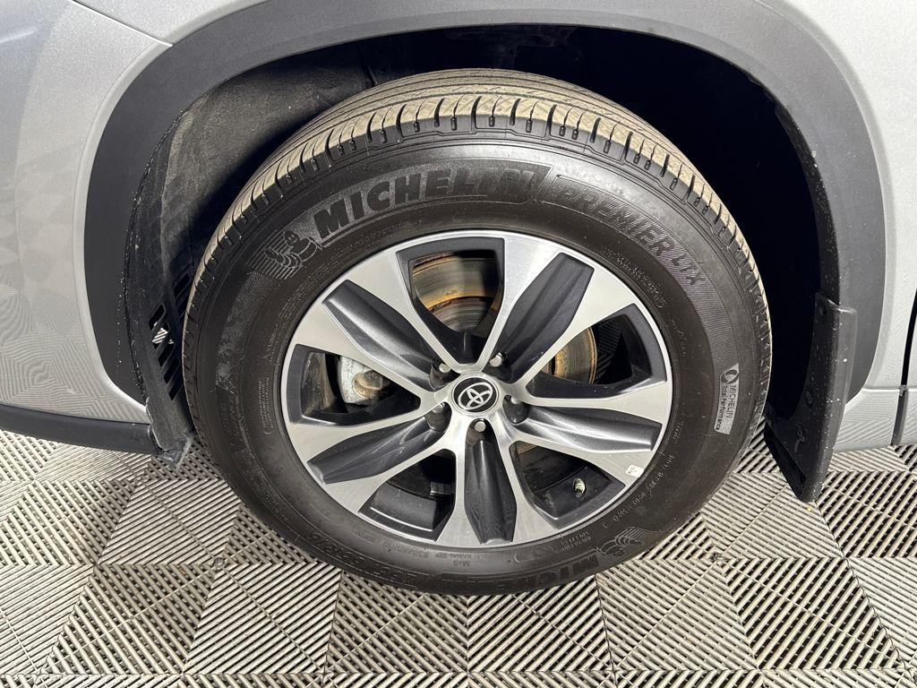 used 2024 Toyota Highlander car, priced at $42,850