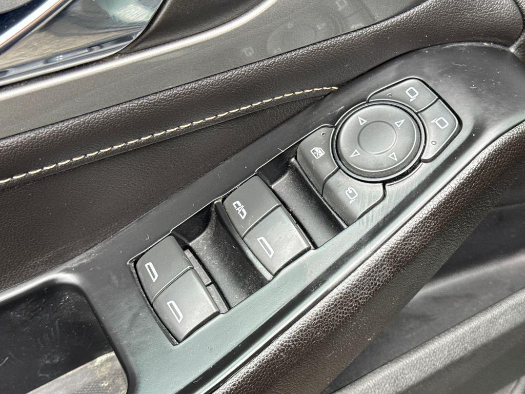 used 2023 Chevrolet Traverse car, priced at $26,606