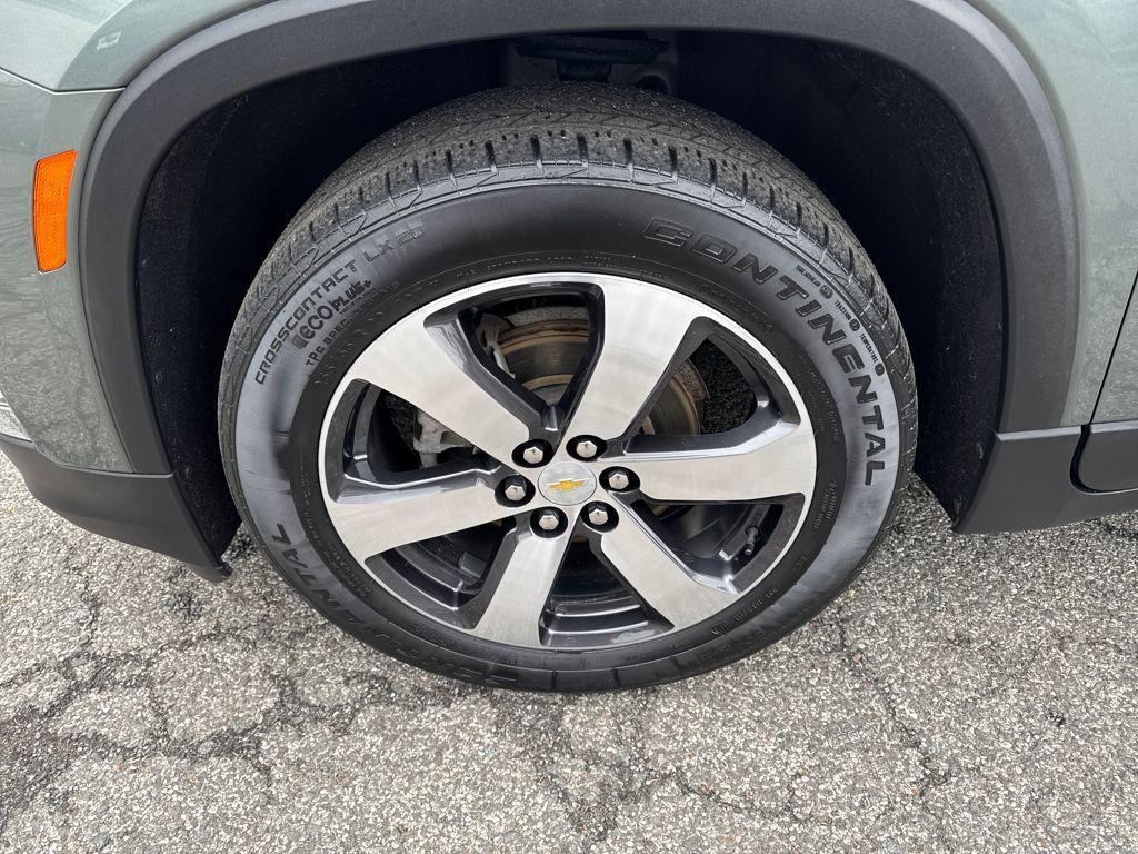 used 2023 Chevrolet Traverse car, priced at $26,606