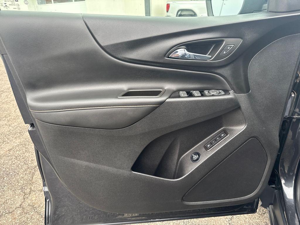 used 2022 Chevrolet Equinox car, priced at $22,998