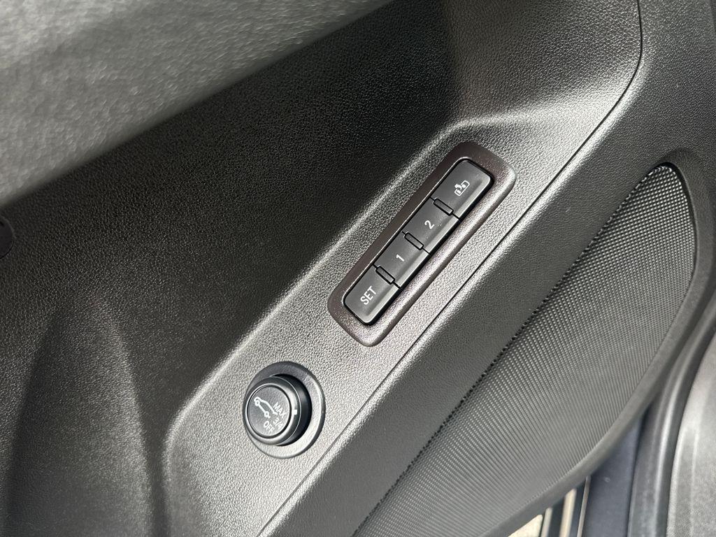 used 2022 Chevrolet Equinox car, priced at $22,998