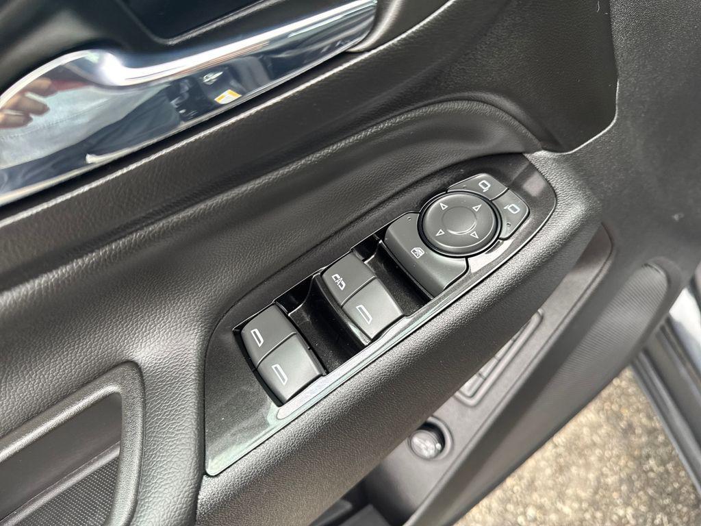 used 2022 Chevrolet Equinox car, priced at $22,998