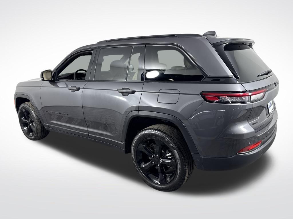 used 2024 Jeep Grand Cherokee car, priced at $37,217