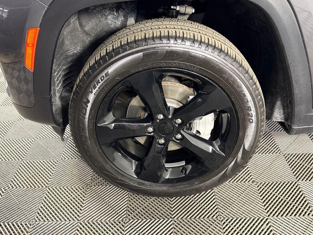 used 2024 Jeep Grand Cherokee car, priced at $37,217