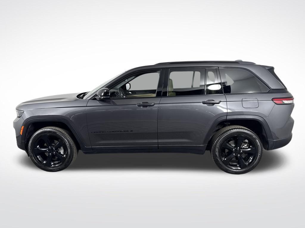 used 2024 Jeep Grand Cherokee car, priced at $37,217