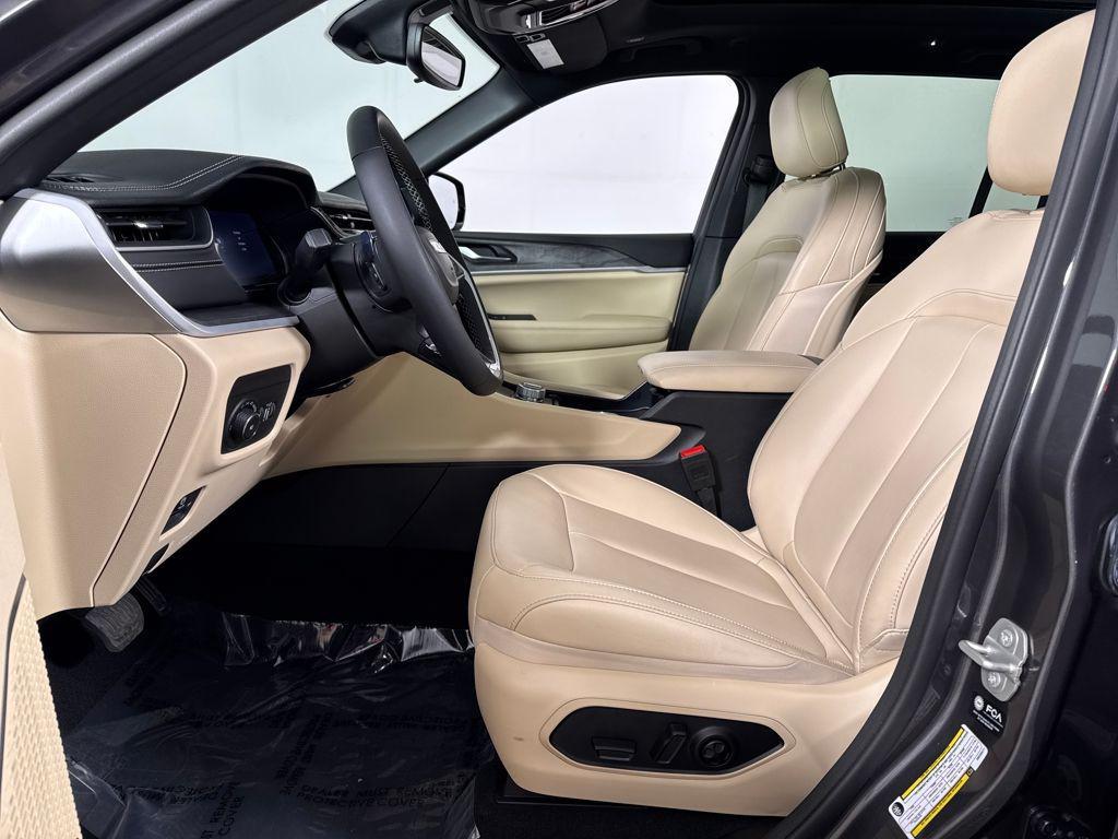 used 2024 Jeep Grand Cherokee car, priced at $37,217