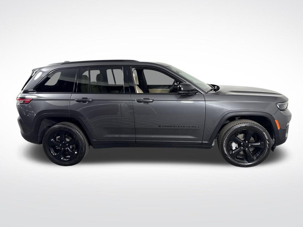 used 2024 Jeep Grand Cherokee car, priced at $37,217