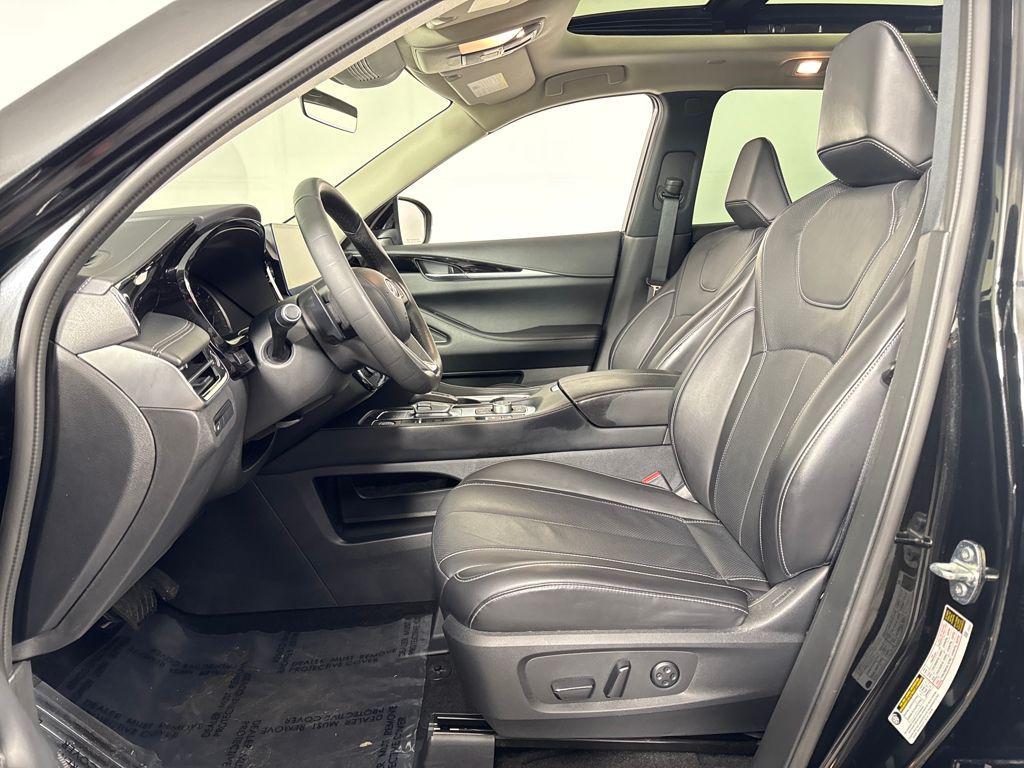 used 2025 INFINITI QX60 car, priced at $36,850