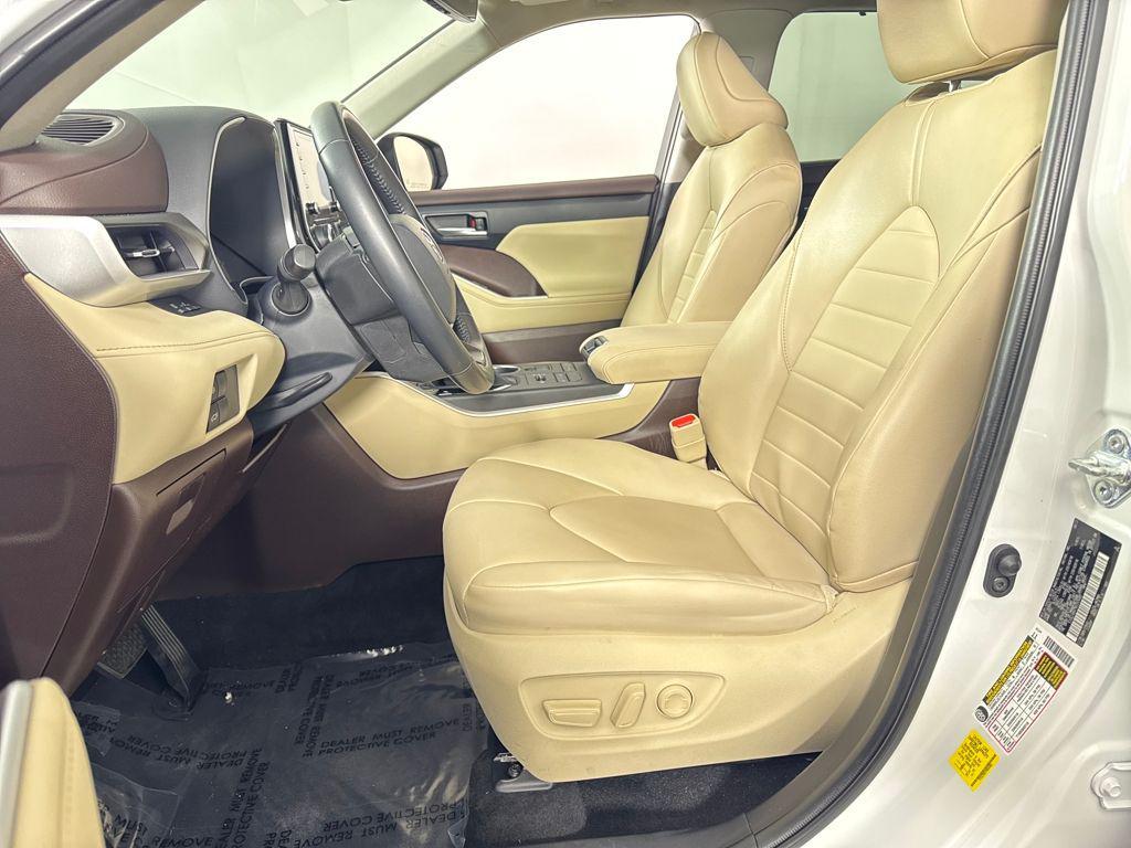 used 2022 Toyota Highlander car, priced at $34,350