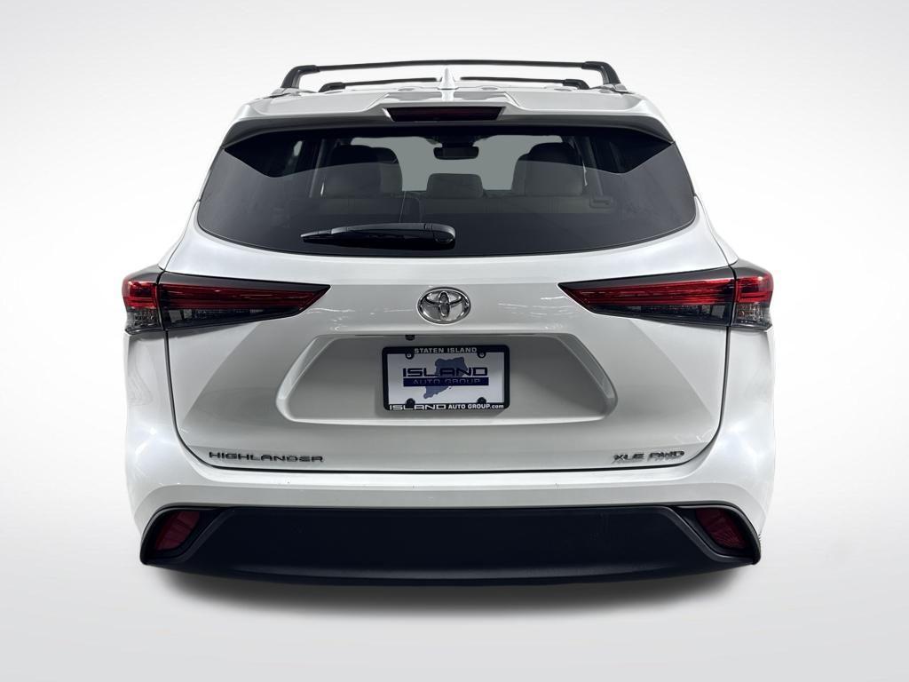 used 2022 Toyota Highlander car, priced at $34,350