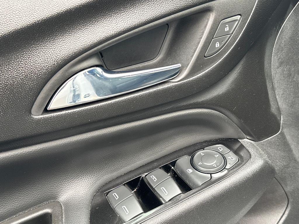 used 2022 Chevrolet Equinox car, priced at $21,547