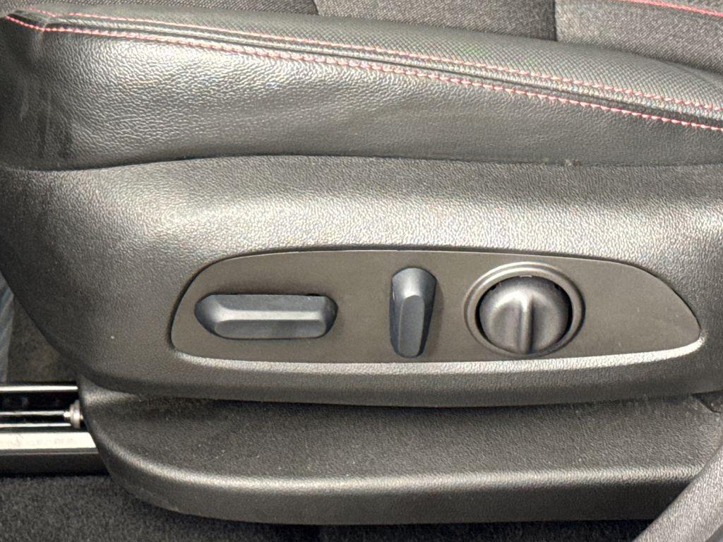 used 2023 Chevrolet Equinox car, priced at $23,617