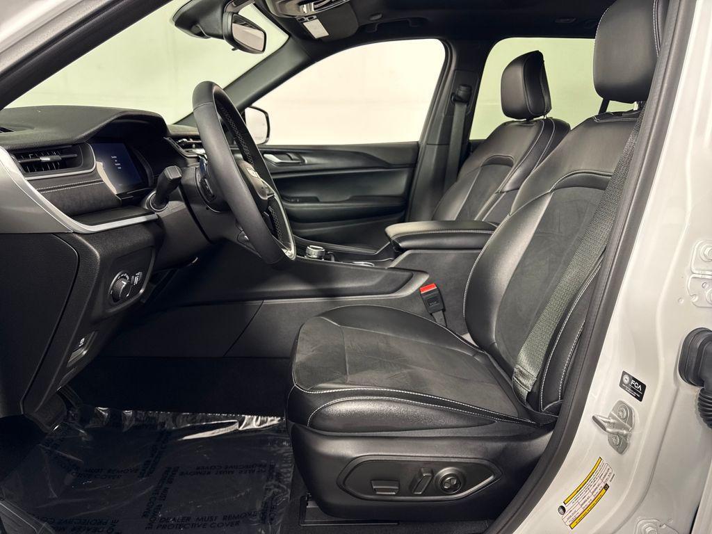 used 2024 Jeep Grand Cherokee car, priced at $34,299