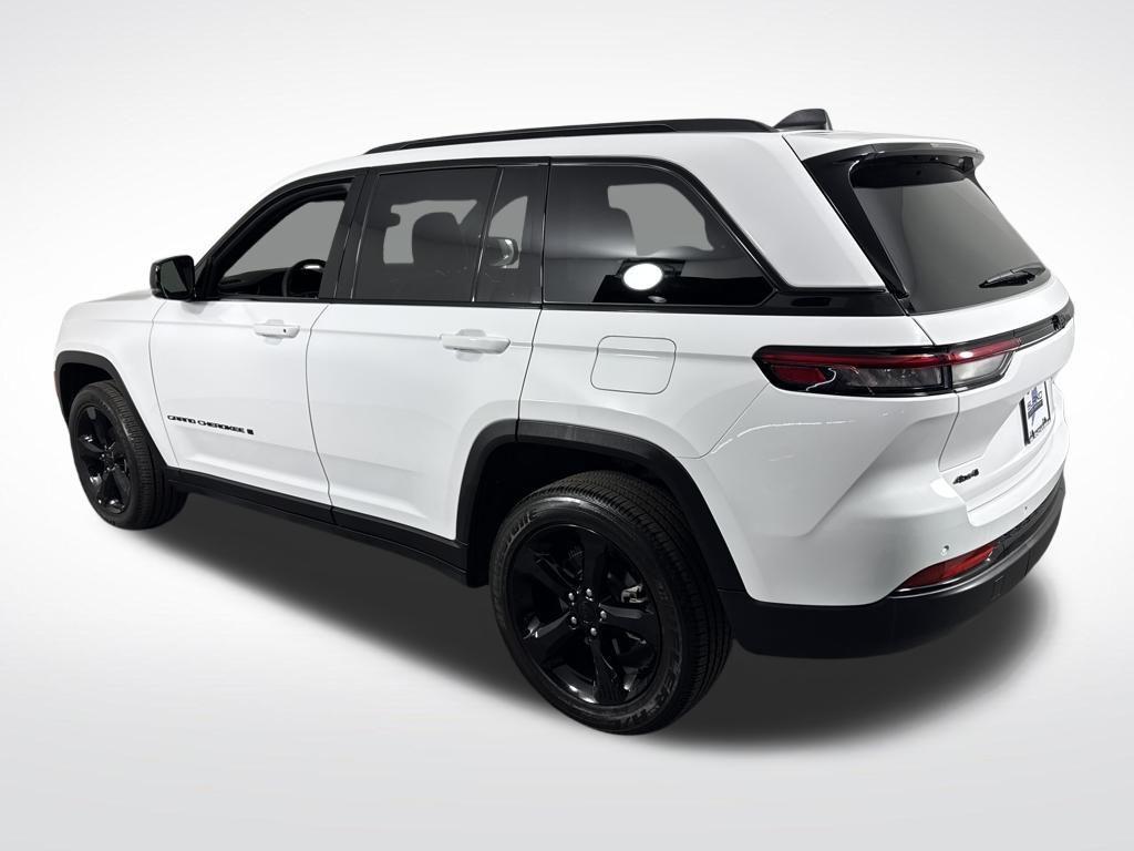 used 2024 Jeep Grand Cherokee car, priced at $34,299