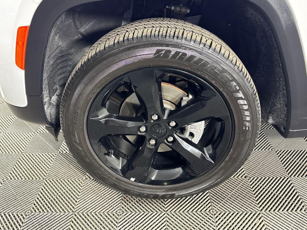 used 2024 Jeep Grand Cherokee car, priced at $34,299