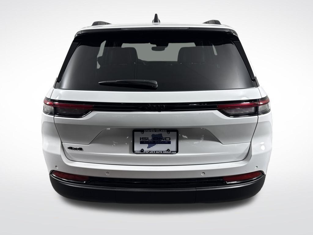 used 2024 Jeep Grand Cherokee car, priced at $34,299