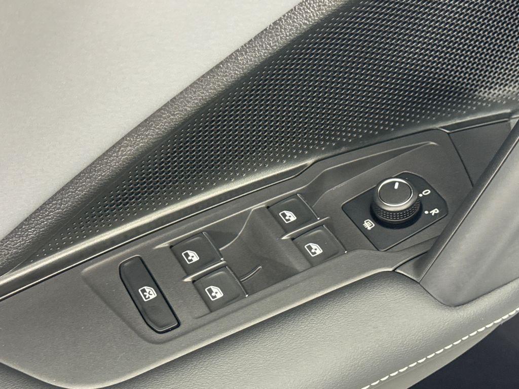 used 2025 Volkswagen Tiguan car, priced at $32,580