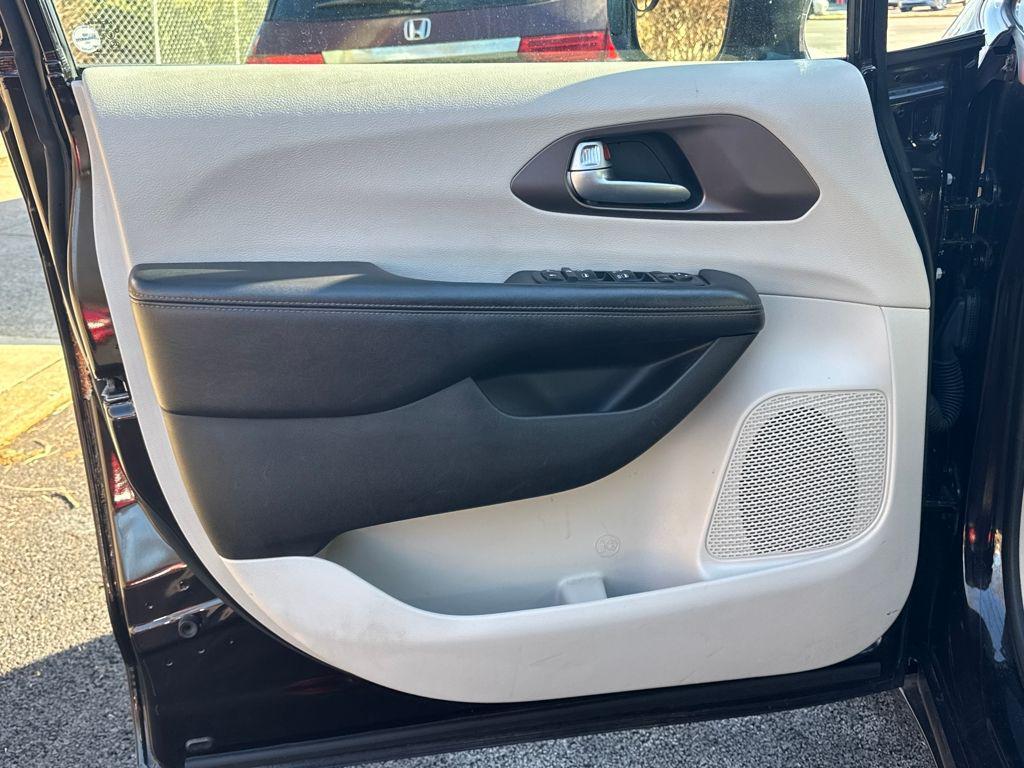 used 2018 Chrysler Pacifica car, priced at $14,678