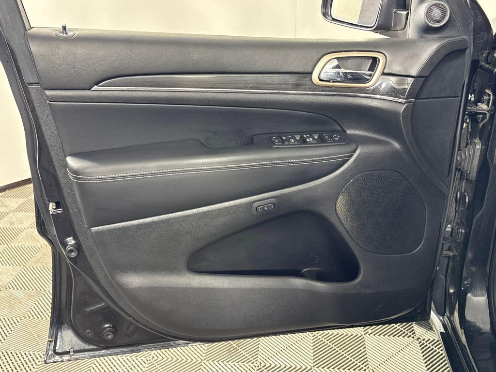 used 2016 Jeep Grand Cherokee car, priced at $16,999