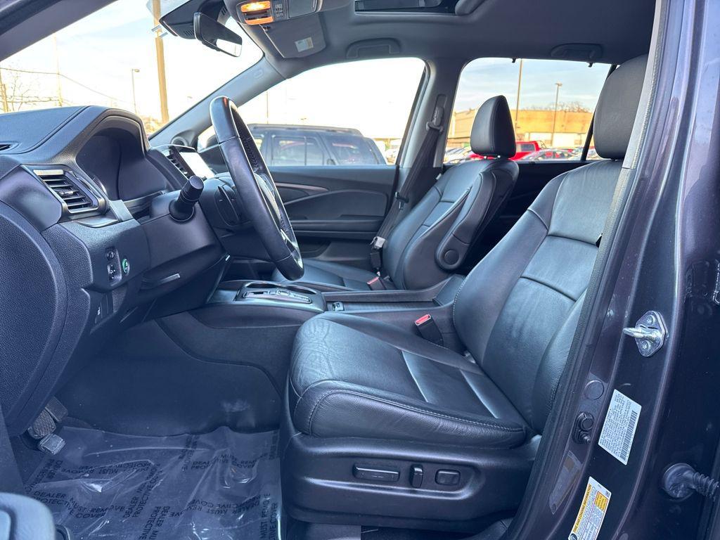 used 2022 Honda Pilot car, priced at $25,578