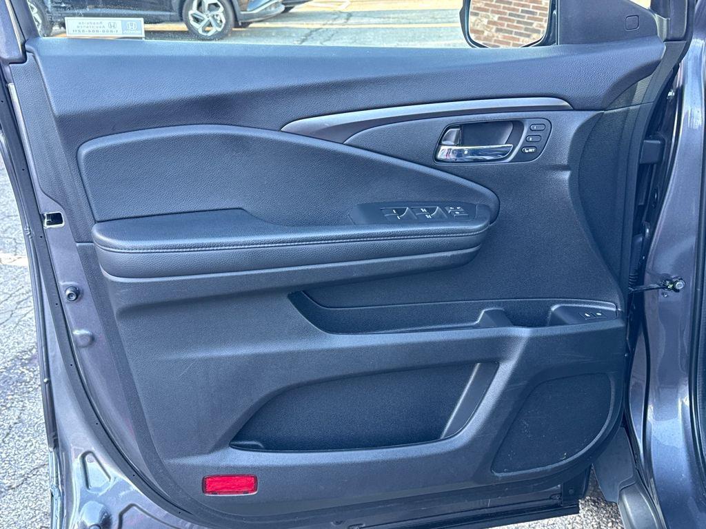 used 2022 Honda Pilot car, priced at $25,578