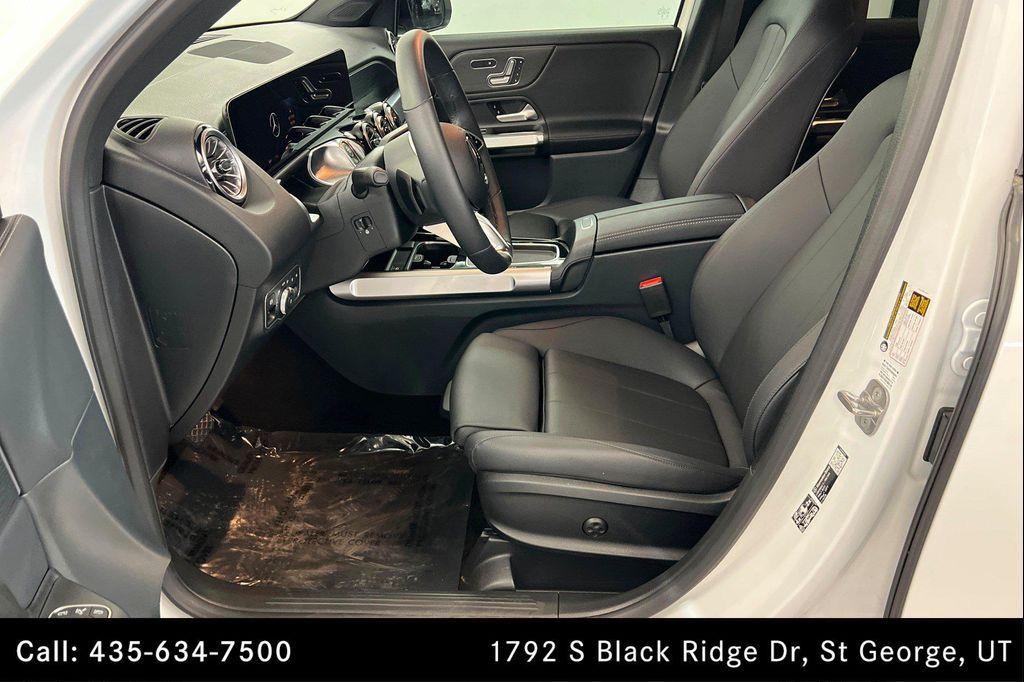 Mercedes-Benz GLB view 17