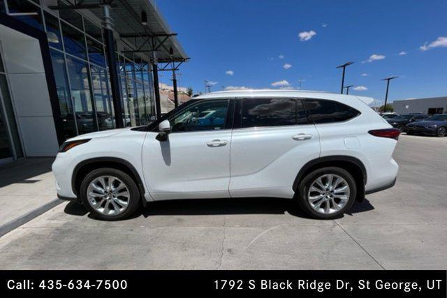 used 2022 Toyota Highlander car, priced at $32,499