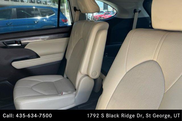 used 2022 Toyota Highlander car, priced at $32,499
