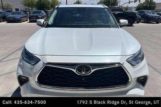 used 2022 Toyota Highlander car, priced at $32,499