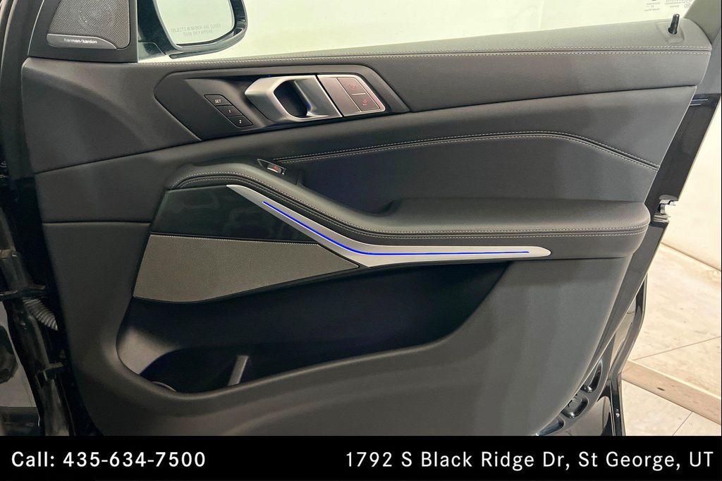 BMW X7 view 24