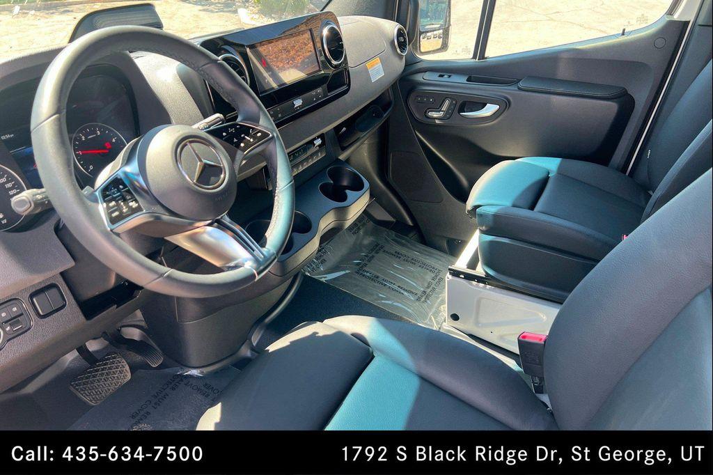 Mercedes-Benz Sprinter view 15