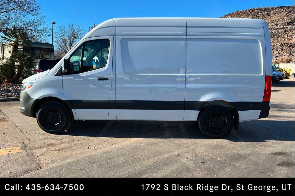 Mercedes-Benz Sprinter view 2
