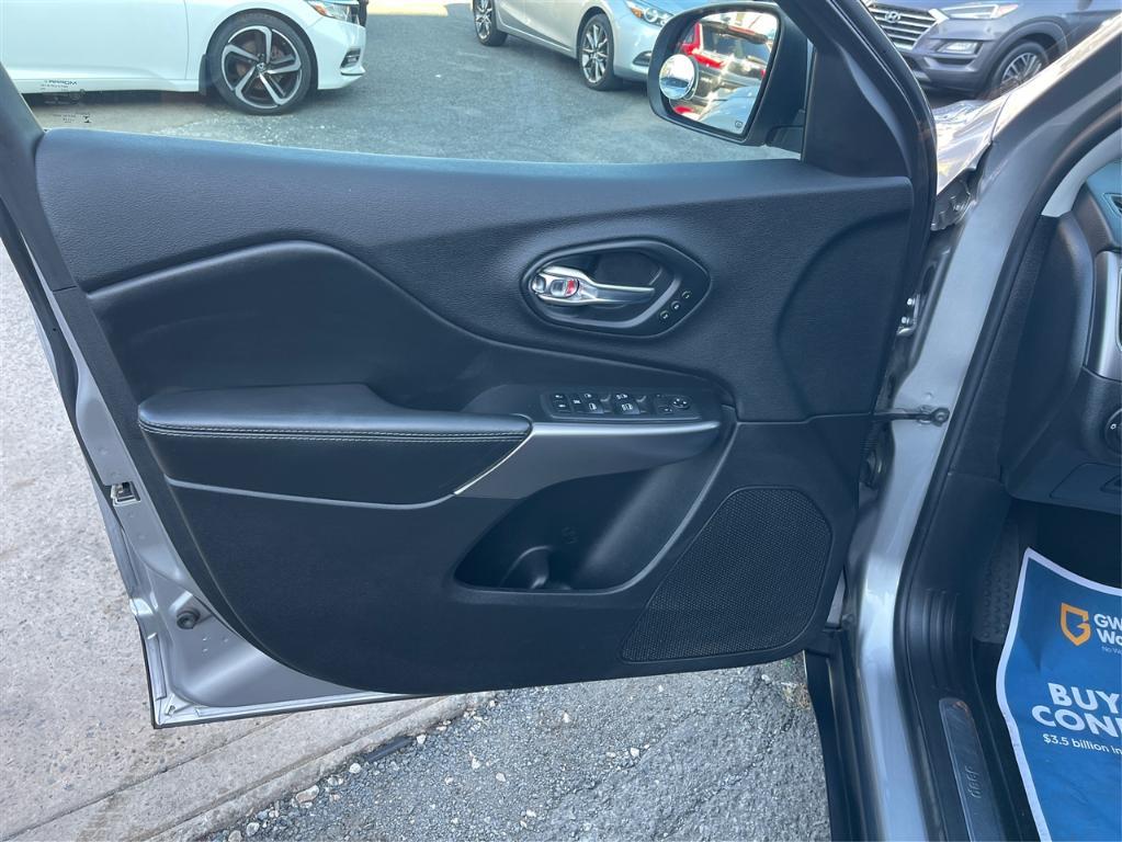 used 2019 Jeep Cherokee car, priced at $18,595