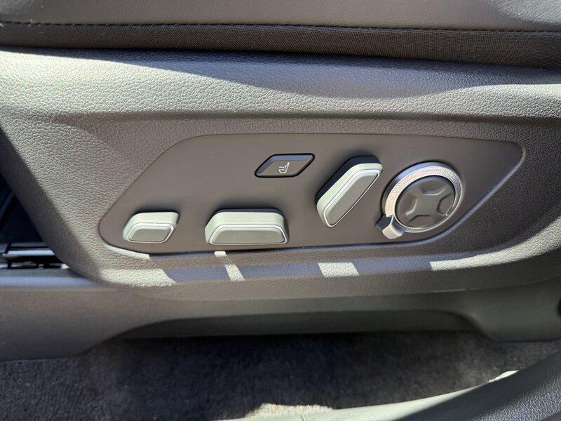 used 2025 Hyundai Palisade car, priced at $49,989