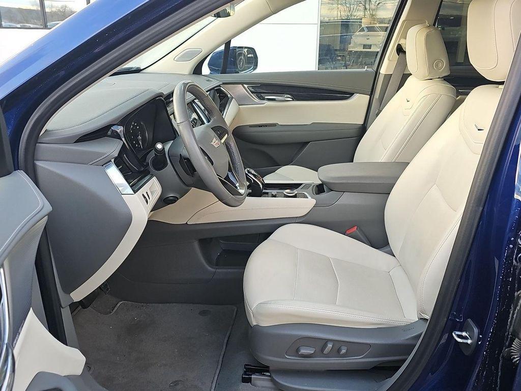 used 2024 Cadillac XT6 car, priced at $44,900