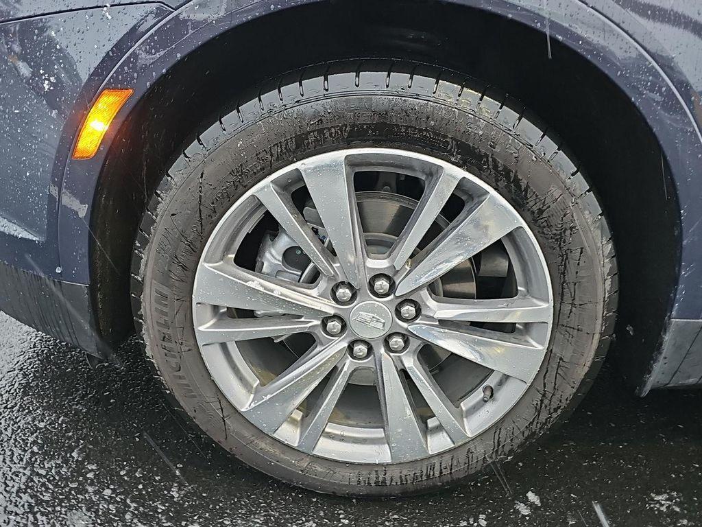 used 2025 Cadillac XT5 car, priced at $41,990