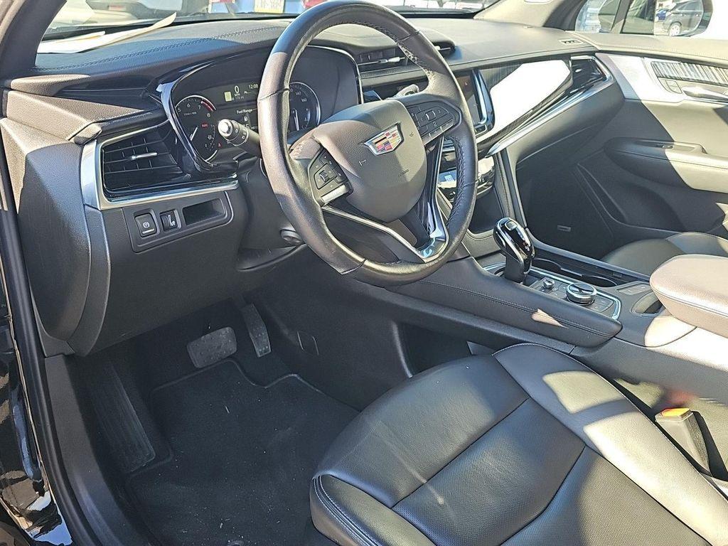 used 2025 Cadillac XT6 car, priced at $42,990