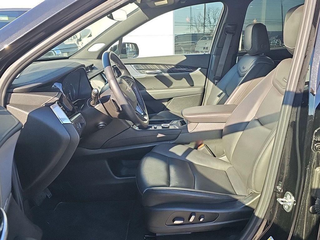 used 2025 Cadillac XT6 car, priced at $42,990