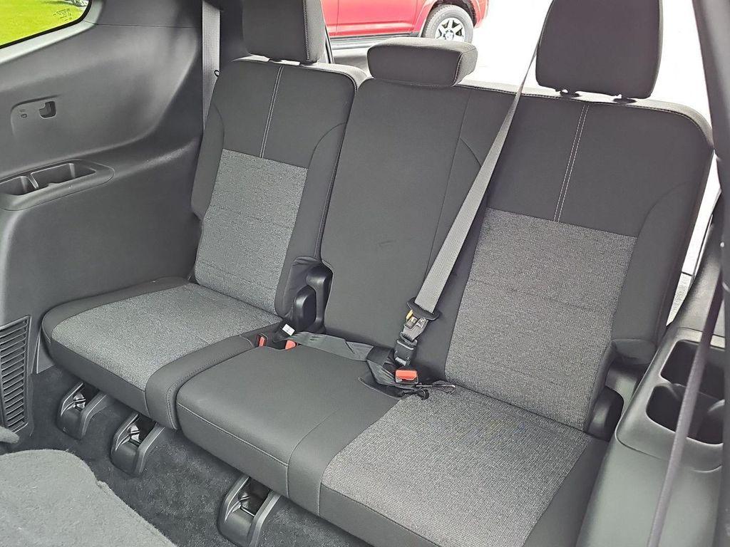 2025 Summit White GMC Acadia