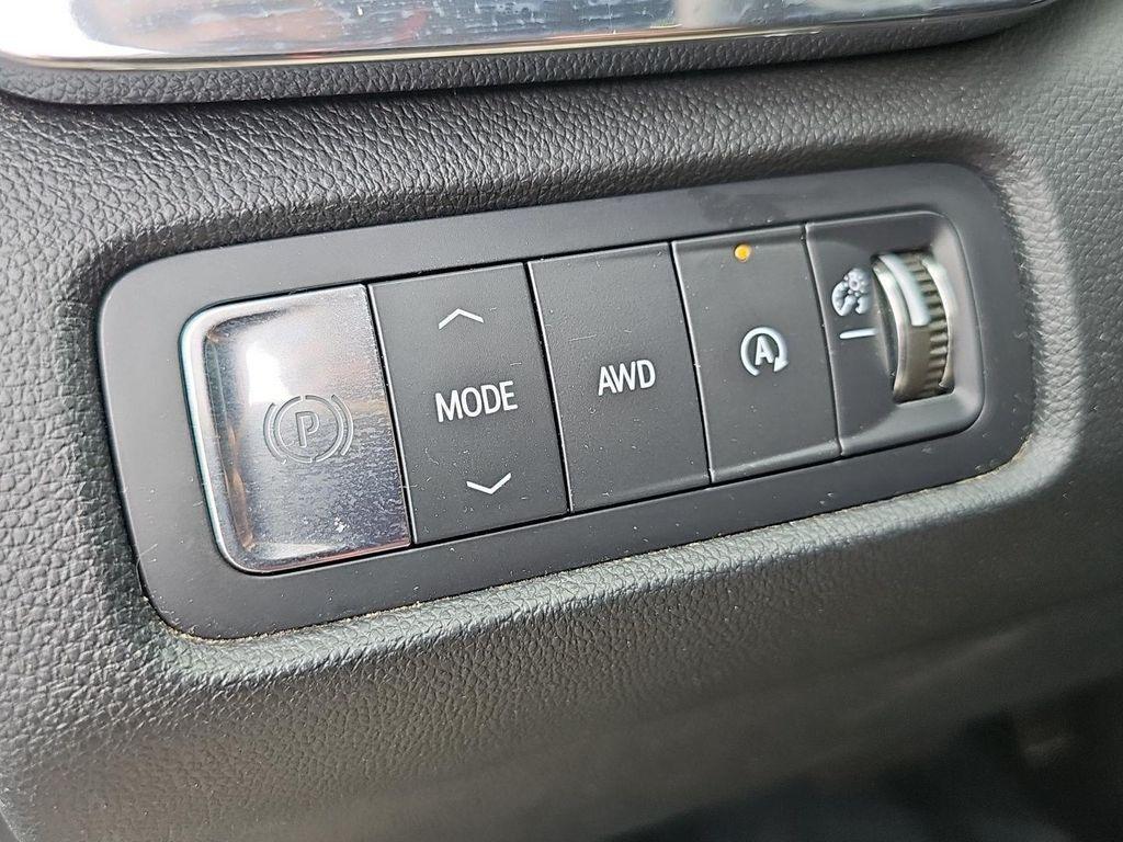 2025 Summit White GMC Acadia