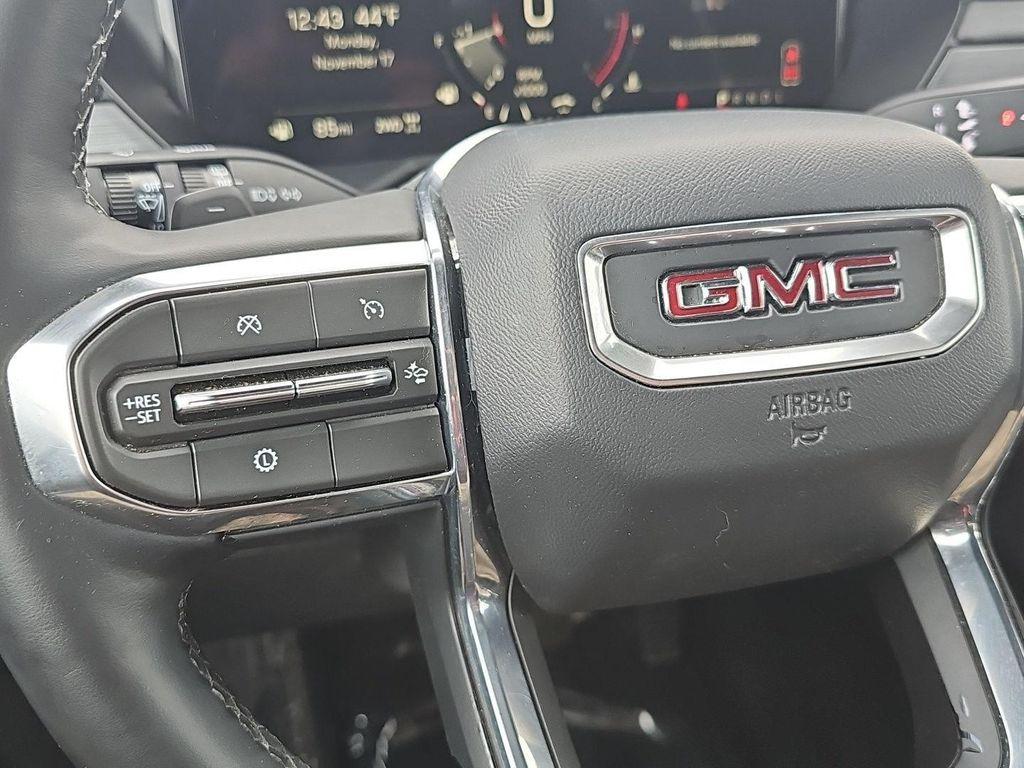 2025 Summit White GMC Acadia