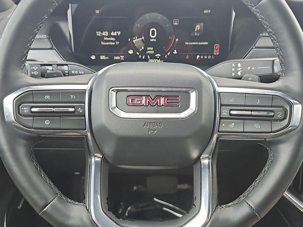 2025 Summit White GMC Acadia