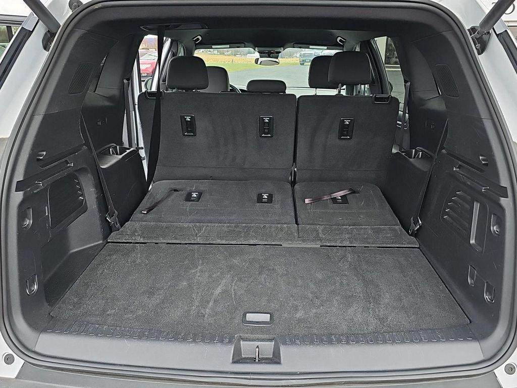 2025 Summit White GMC Acadia