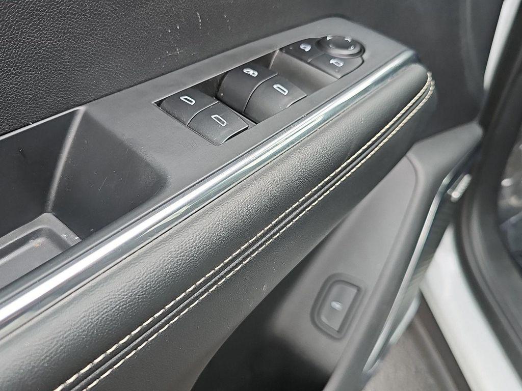 2025 Summit White GMC Acadia